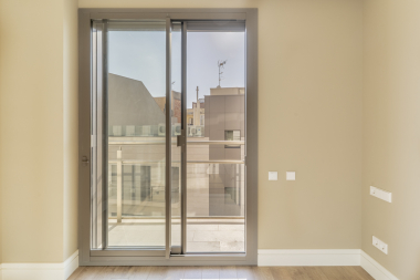 Se alquile piso exterior con 3 habitaciones renovado en Sarria, Barcelona