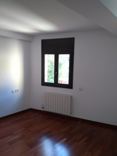 Triplex apartment for rent with terrace and private swimming pool near Diagonal