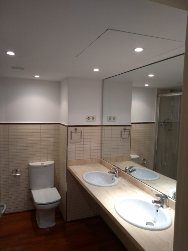 Triplex apartment for rent with terrace and private swimming pool near Diagonal