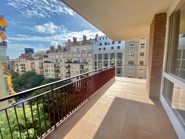 Piso con terraza en Manuel Girona
