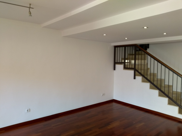 Triplex apartment for rent with terrace and private swimming pool near Diagonal