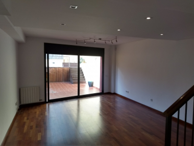 Triplex apartment for rent with terrace and private swimming pool near Diagonal