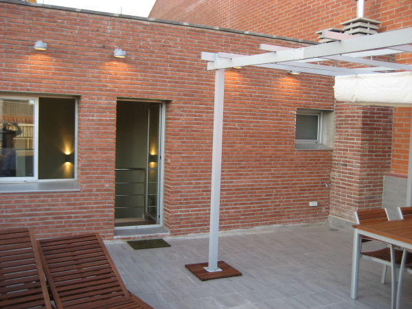 Atico de 1 habitación en alquiler con terraza de 200m2 en Sarria