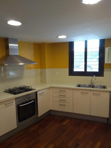 Triplex apartment for rent with terrace and private swimming pool near Diagonal