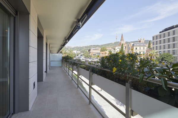 Lovely 3 bedroom apartment for rent with communal pool in Sarria